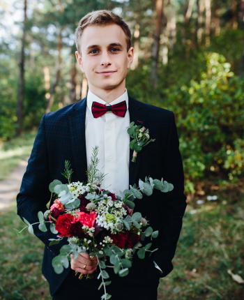 handsome-guy-standing-with-bunch-flowers